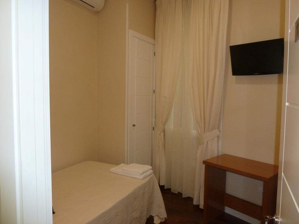 Hostal Mayor Madrid Cameră foto