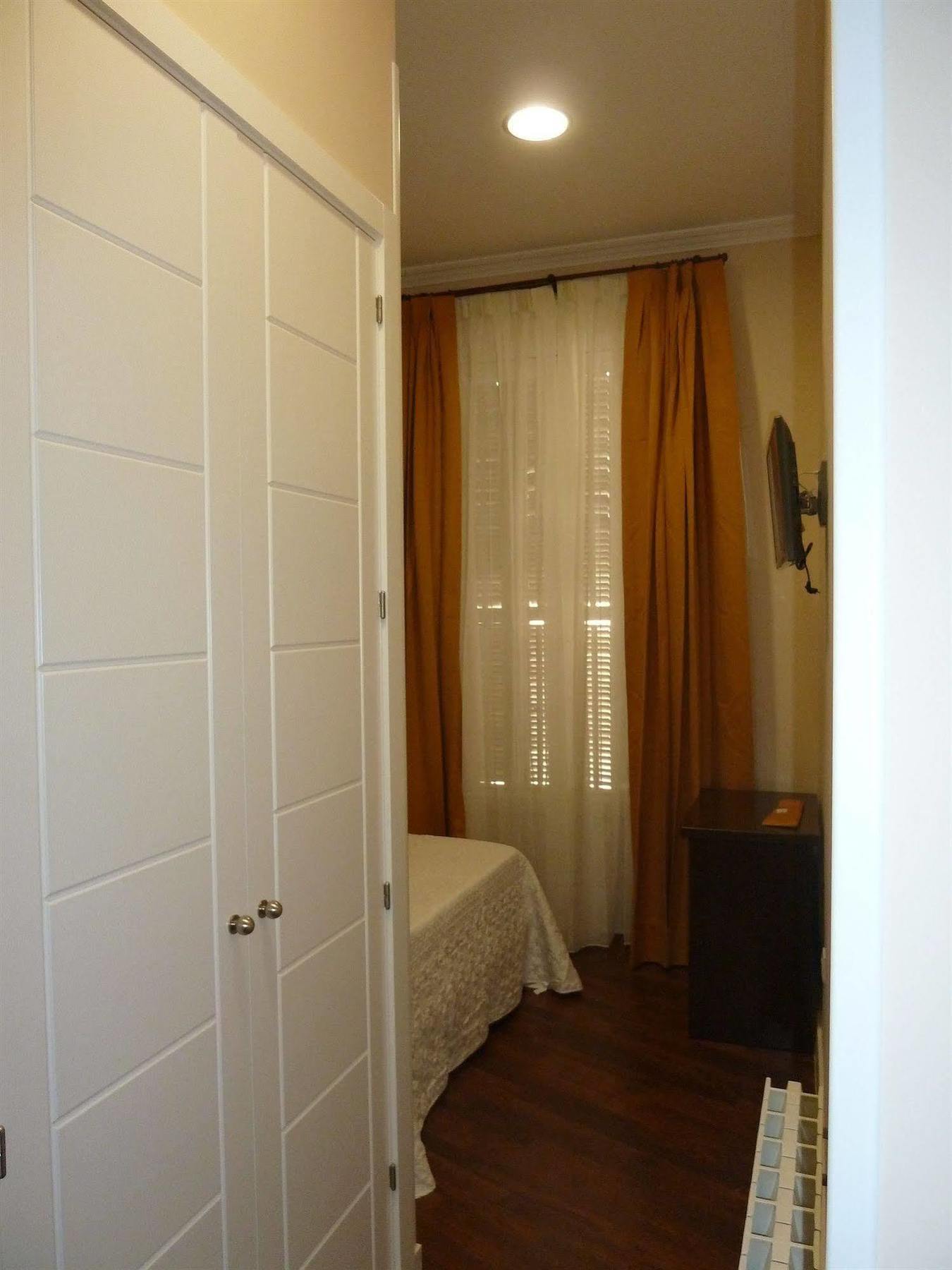 Hostal Mayor Madrid Exterior foto