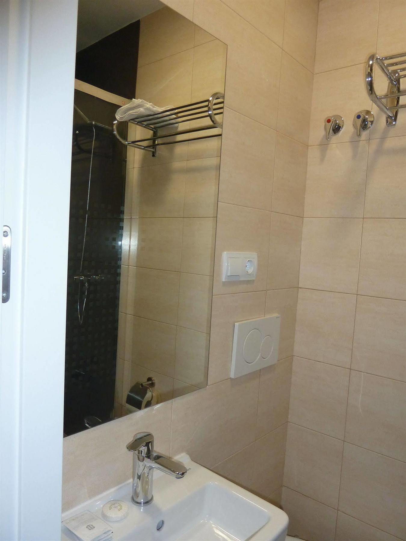 Hostal Mayor Madrid Exterior foto